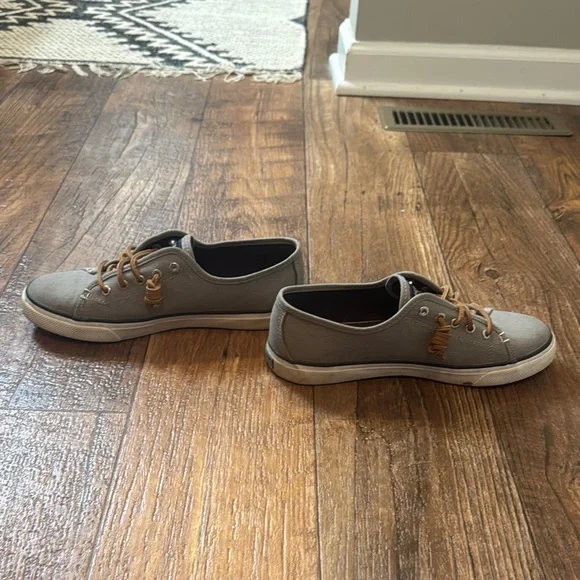 Women's 8 Canvas Slip Ons - Picture 3 of 5